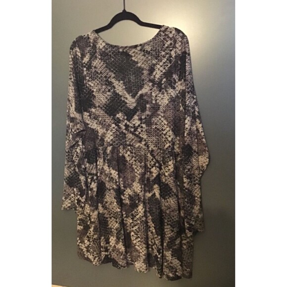 Torrid Blouse Babydoll Knit and Mesh Sheer Snakeskin Brown Women Plus 4/4X 26 - Picture 2 of 7